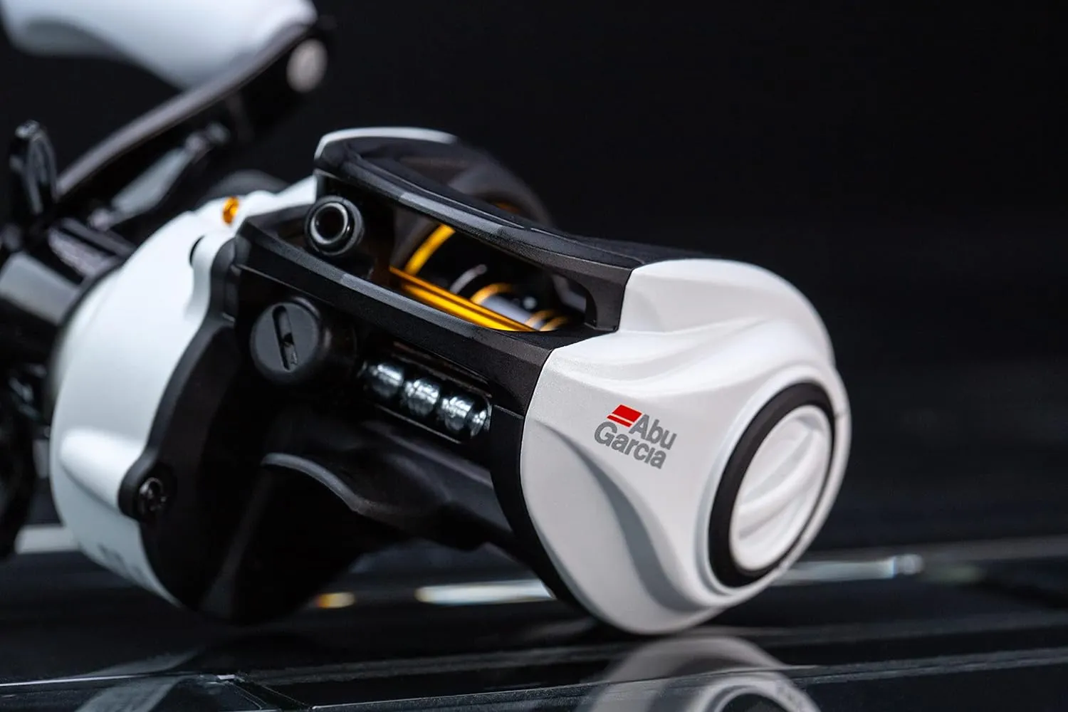 Abu Garcia Max Pro Low Profile Baitcast Fishing Reel