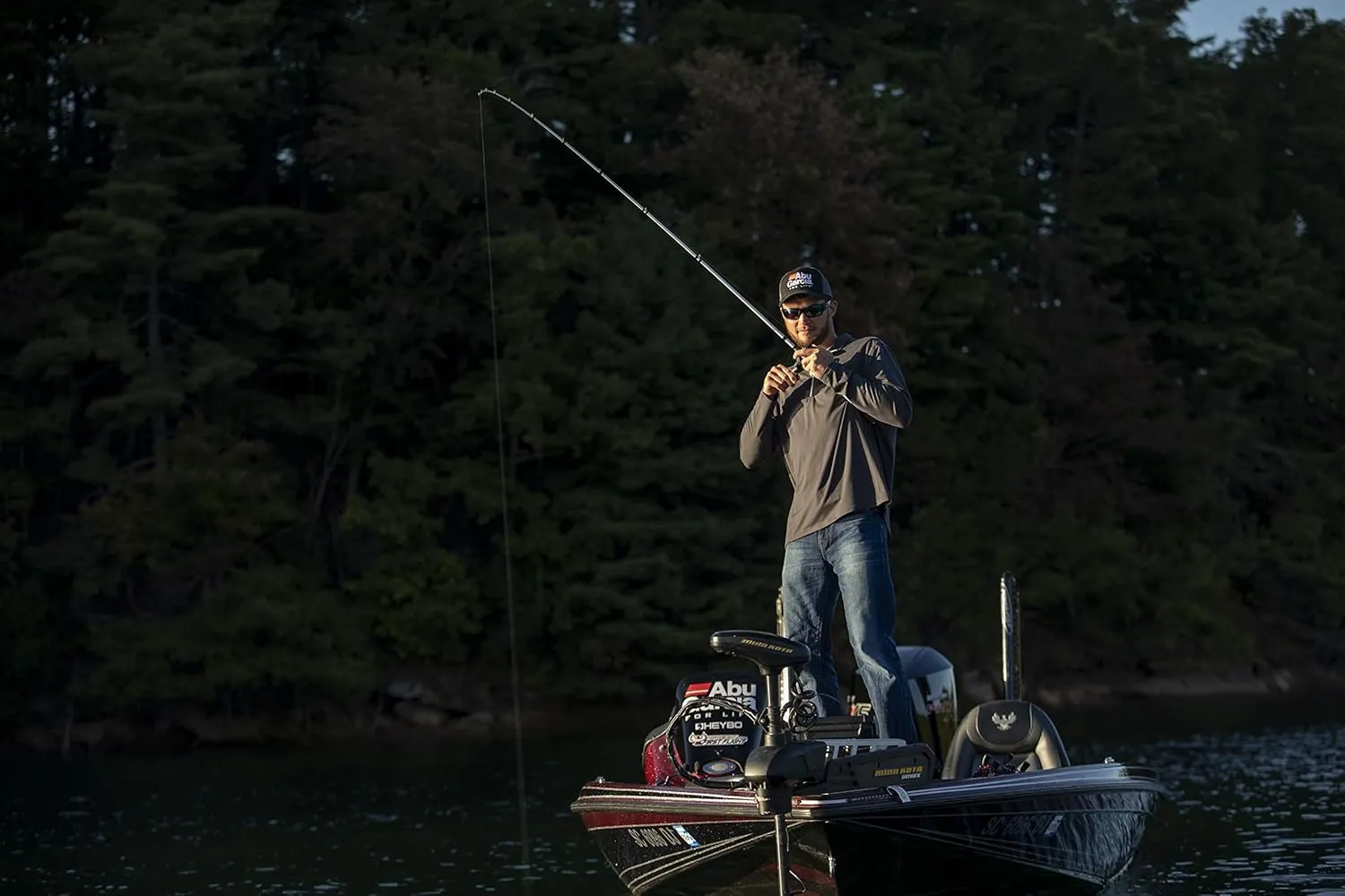 Ambassadeur S Baitcast Round Fishing Reel