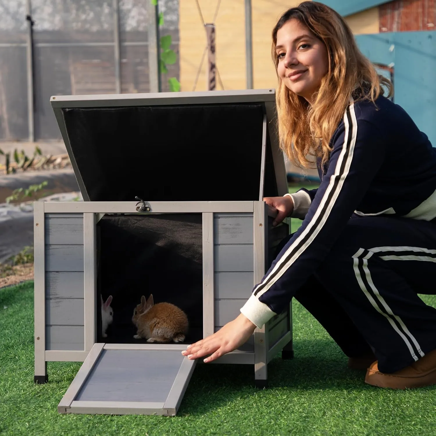 COZIWOW 24inches Wooden Catio Outdoor Cat House Small Animal House，Rabbit Hutch Indoor，Stable Weatherproof Bunny Cage Insulated Pet Shelter for Small Cat Dog Rabbit Guinea Pig(Warm Grey)