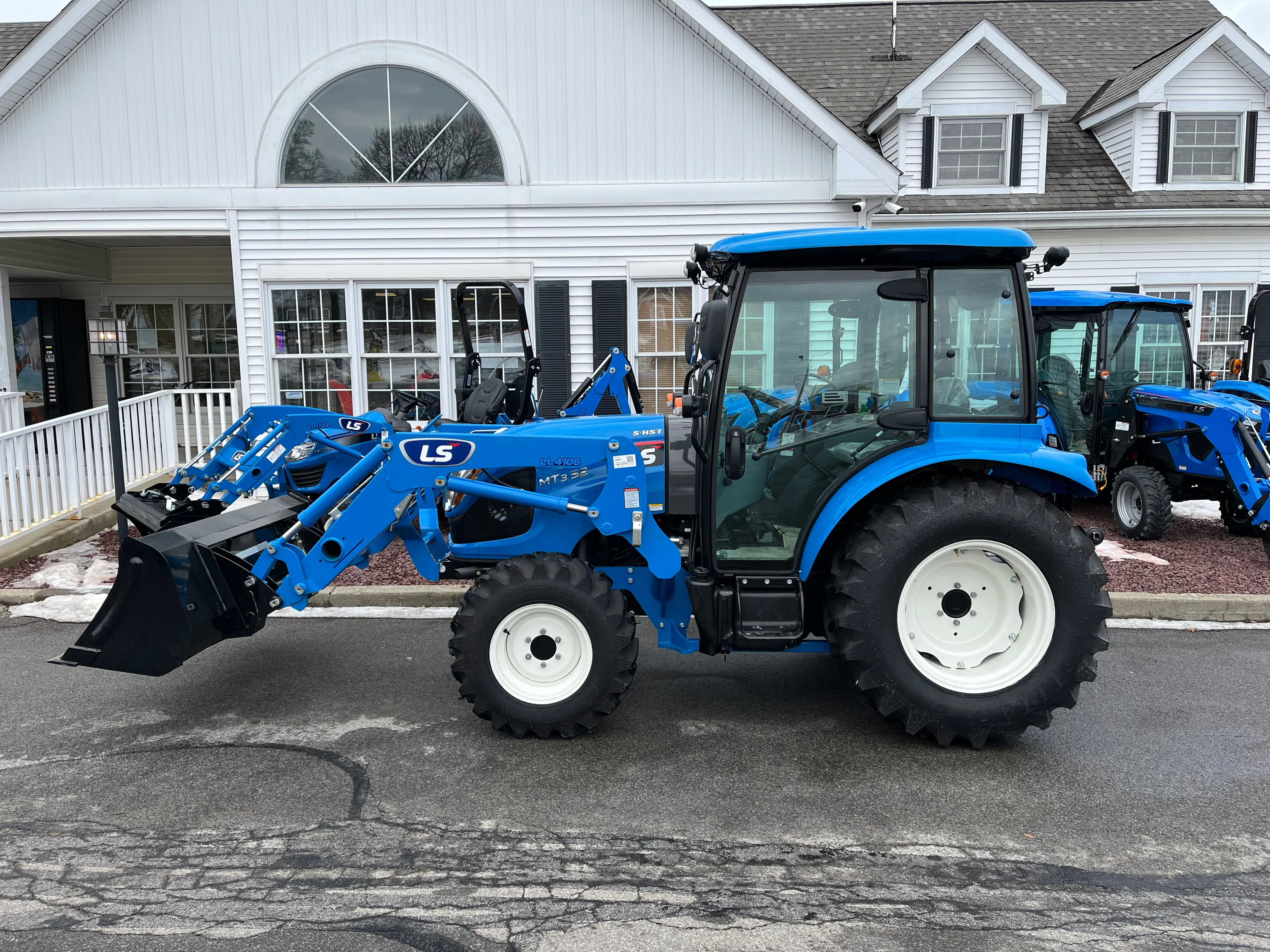 LS Tractor MT352HC – 52HP - Loader sold seperately