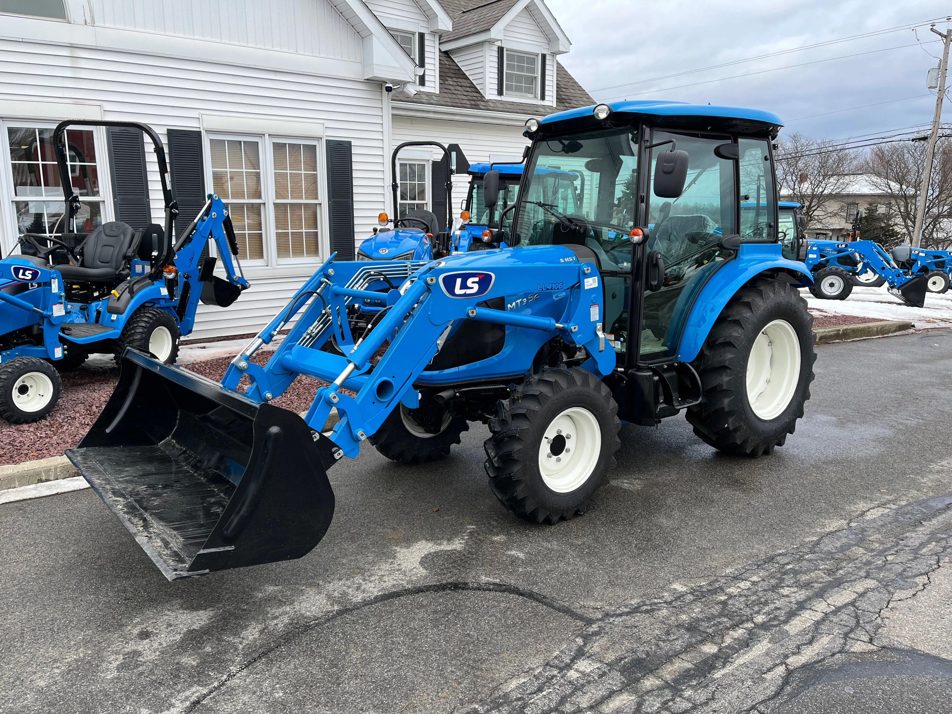 LS Tractor MT352HC – 52HP - Loader sold seperately