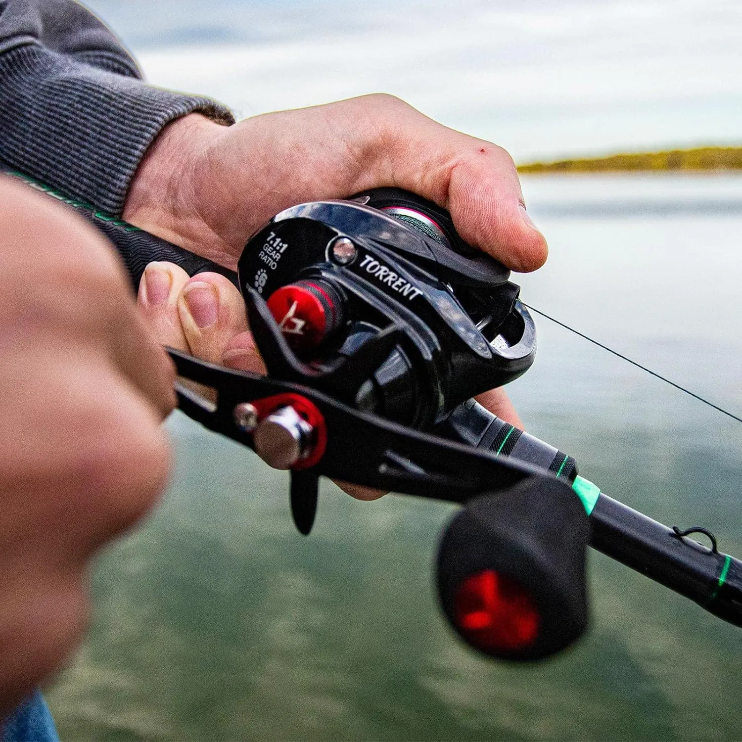 Piscifun Torrent Baitcaster Fishing Reel, 18LB Carbon Fiber Drag Baitcasting Reel, Magnetic Braking System Casting Reel, Available in 7.1:1 and 5.3:1