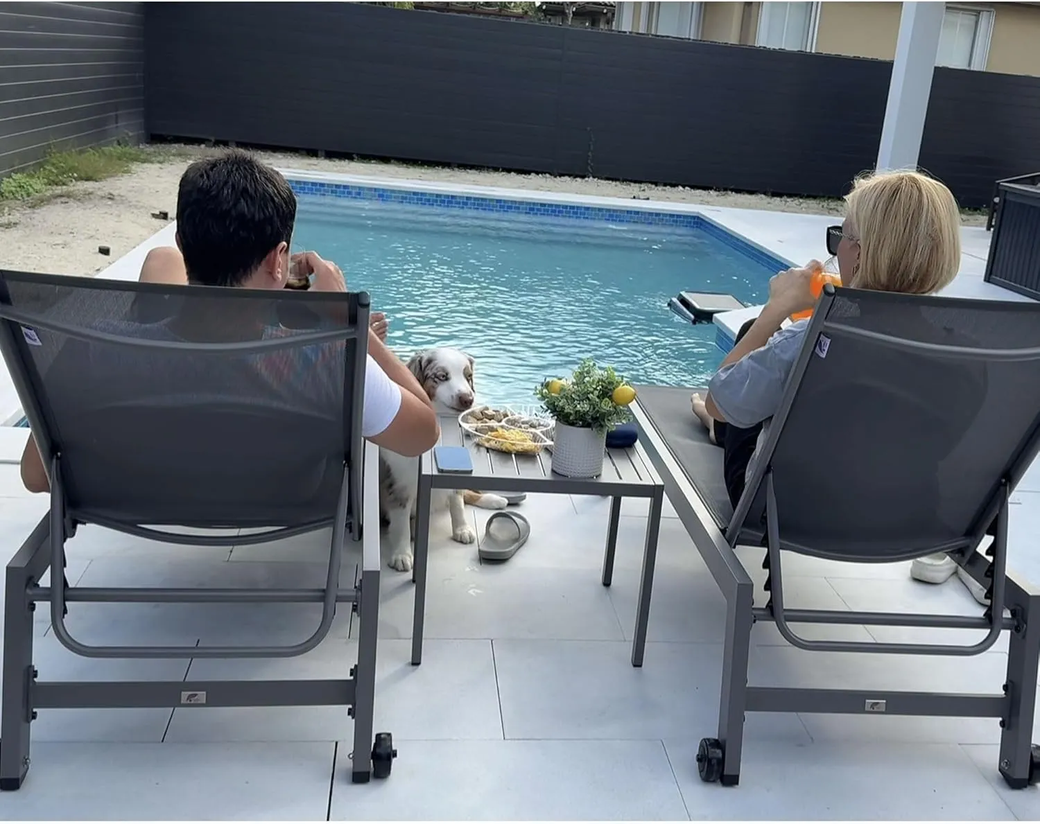 PURPLE LEAF Outdoor Lounge Chair Set for 2 Aluminum Patio Chaise Lounger with Easy-to-Move Wheels and Adjustable Backrest Pool Reclining Lounge Chairs for Beach Yard Poolside Table Included, Grey